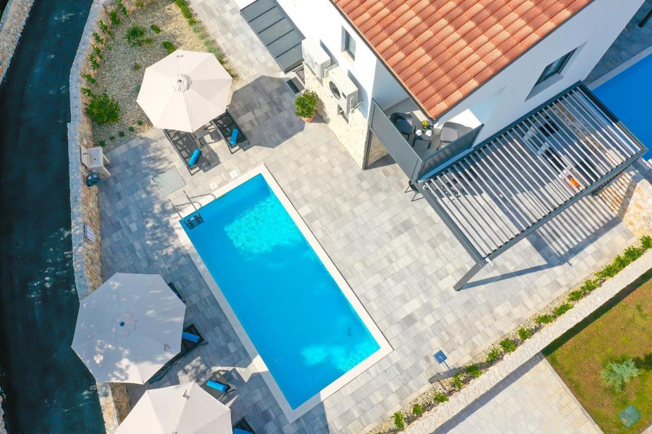 Villa Kaoru Brand New Villa With A Heated Swimming Pool Malinska Exterior foto